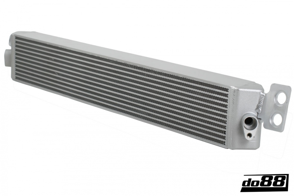 BMW M3 E90 E92 Radiateur d\'huile moteur Racing dans le groupe Adapté au modèle / BMW / E90, S65 (M3) chez do88 AB (OC-100)