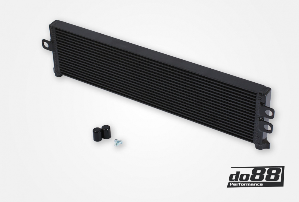 BMW F8X M2C M3 M4 Radiateur d\'huile moteur Racing dans le groupe Adapté au modèle / BMW / F80 F82 F87, S55 (M2C M3 M4) chez do88 AB (OC-170)