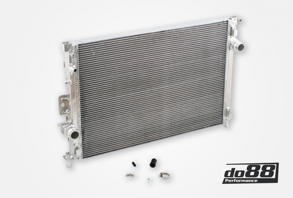 Volvo V40 S60 V60 XC60 V70 XC70 S80 Radiateur de moteur dans le groupe Adapté au modèle / Volvo / V70 S80 XC70, P3 (2008-2016) chez do88 AB (WC-340)